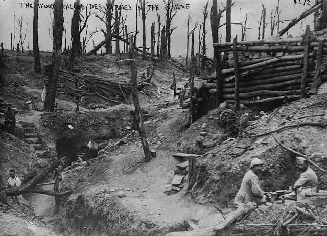 Karavīri sēž Des Fermes meža... Autors: Lestets Kauja pie Sommas - asiņainākā kauja vēsturē