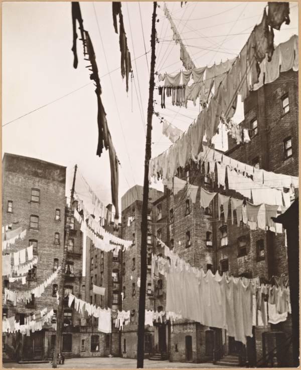 Izmazgātā veļa Īstsaidas ēkas... Autors: Lestets Lielā Depresija Ņujorkā