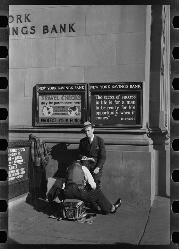 Kurpju tīrītājs pie Ņujorkas... Autors: Lestets Lielā Depresija Ņujorkā