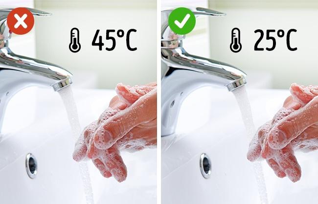 Piedomā pie ūdens temperatūras Autors: Bitchere 5 noslēpumi kā likt rokām izskatīties jaunākām