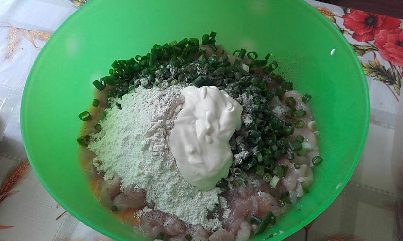  Autors: dreamerr_rarr Vistas plācenīši ar rīsiem un salātiem.