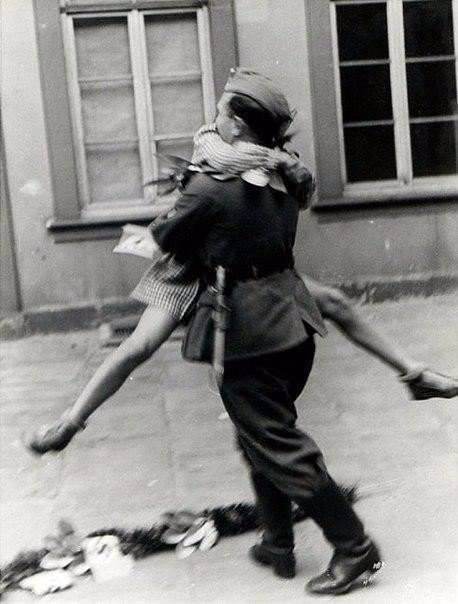 Autors: boo hoo Mīlestība II pasaules kara laikā
