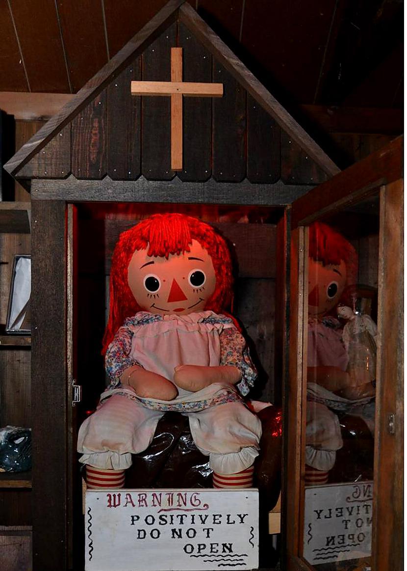 Annabelle the Doll  Ši lelle... Autors: RenarsWest Nolādēti priekšmeti, kuri joprojām eksistē.