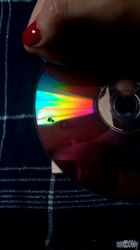 Sākumā visiem CD es izurbu... Autors: Fosilija DIY CD disku aizkari