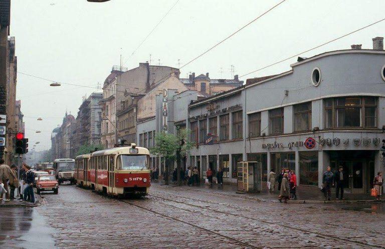 Kinoteātris... Autors: theFOUR Vai Tu atceries, kā Rīga izskatījās pirms 40 gadiem?
