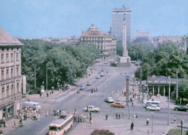 Skats uz Brīvības pieminekli... Autors: theFOUR Vai Tu atceries, kā Rīga izskatījās pirms 40 gadiem?