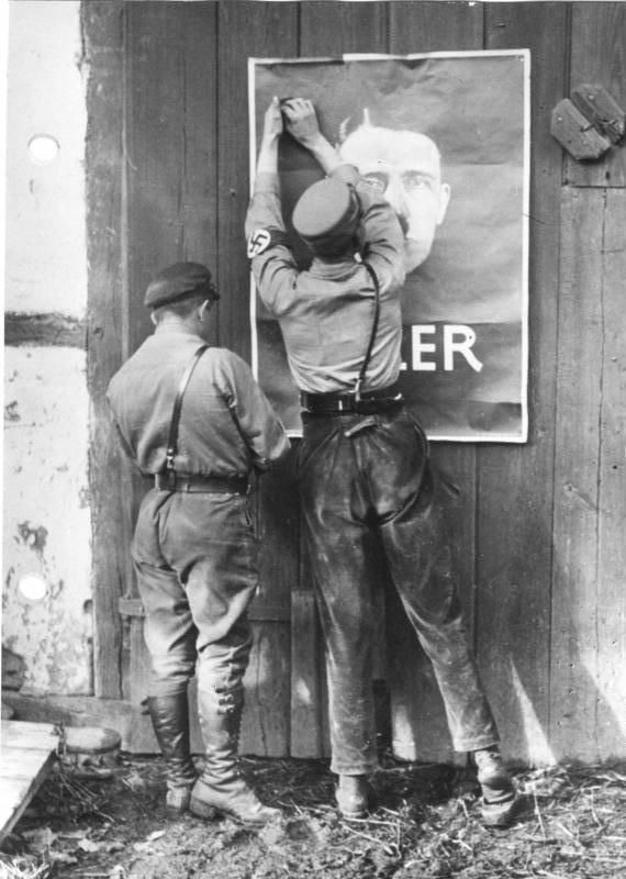 Hitlera aģitācijas plakāts... Autors: Lestets Kā Hitlers uzvarēja vēlēšanās
