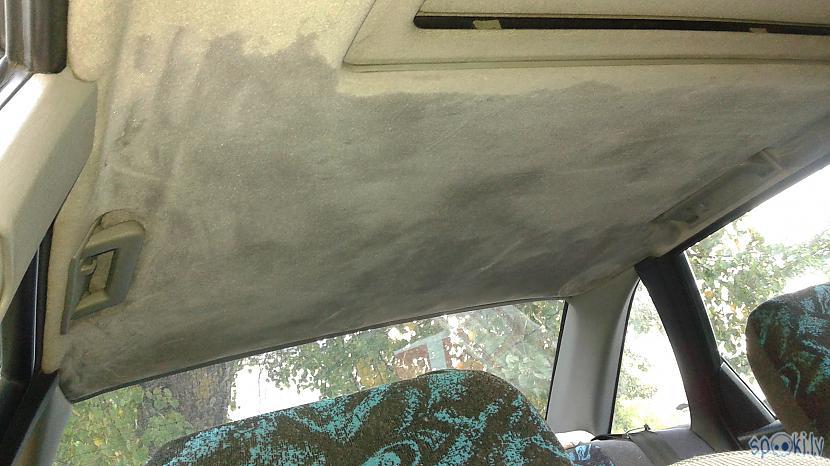 Pascaronu līmi es sāku uzklāt... Autors: 76martini Remontējam paši autiņam salonā nokārušos auduma jumtu.