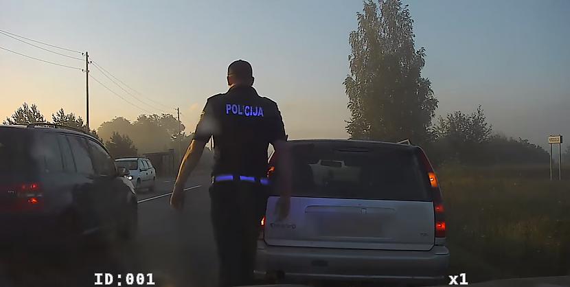 Kopscaron ceļu satiksmē... Autors: matilde Netrafarētās policijas automašīnas pierāda savu efektivitāti