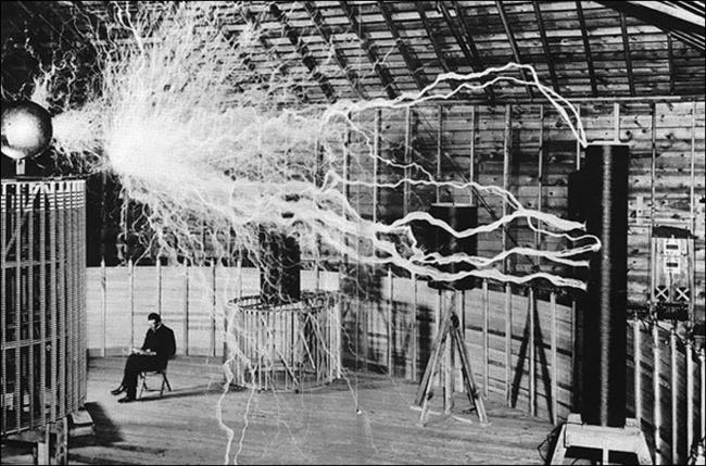 Nikola Tesla savā laboratorijā Autors: laimins76 Vēsturiskās bildes