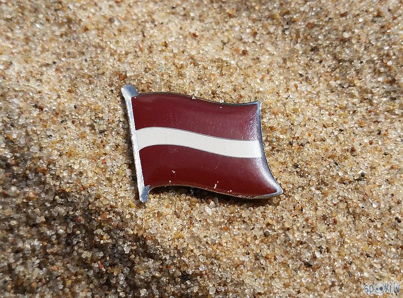 Latvijas karodziņscaron Autors: pyrathe Ar metāla detektoru pa pludmali 2017 (septembris)