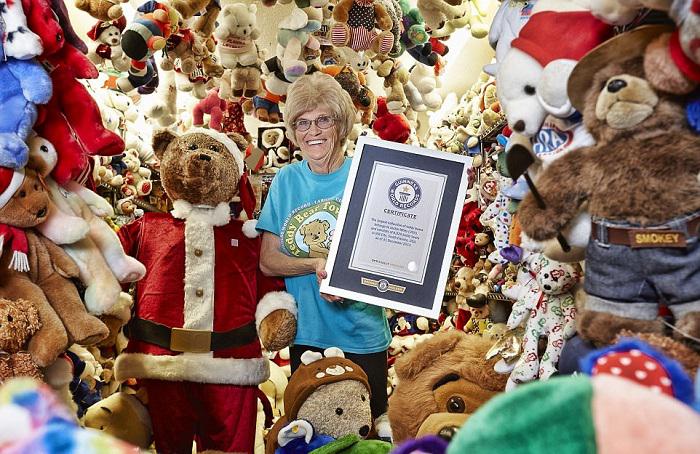 Vislielākā mīksto rotaļlietu... Autors: matilde 18 dīvainākie Ginesa pasaules rekordi, kas uzstādīti 2017. gadā
