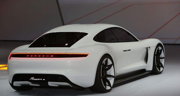 Kamēr elektriskie automobīļi... Autors: The Next Tech Porsche izskatīgais Teslas konkurents būs uz ceļiem jau 2019. gadā