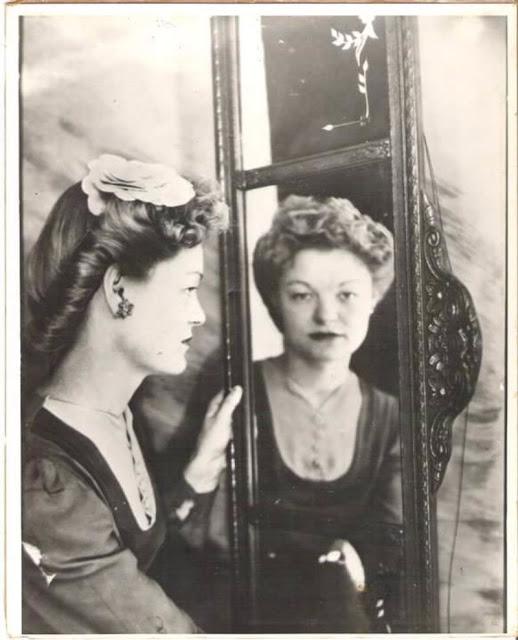Sieviete ar spoguļa... Autors: Lestets Vēstures gaitā zudušie selfiji