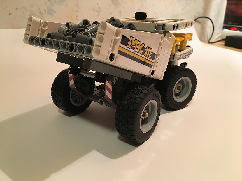Ar to arī pirmā daļa pabeigta... Autors: Fosilija Montējam lielāko LEGO Technic modeli – 1. daļa