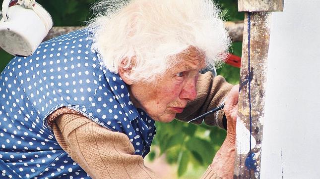 Čehiete daudz ir mācījusies no... Autors: baarnijs03 Čehu vecmāmiņa ciematu pārvērš mākslas galerijā