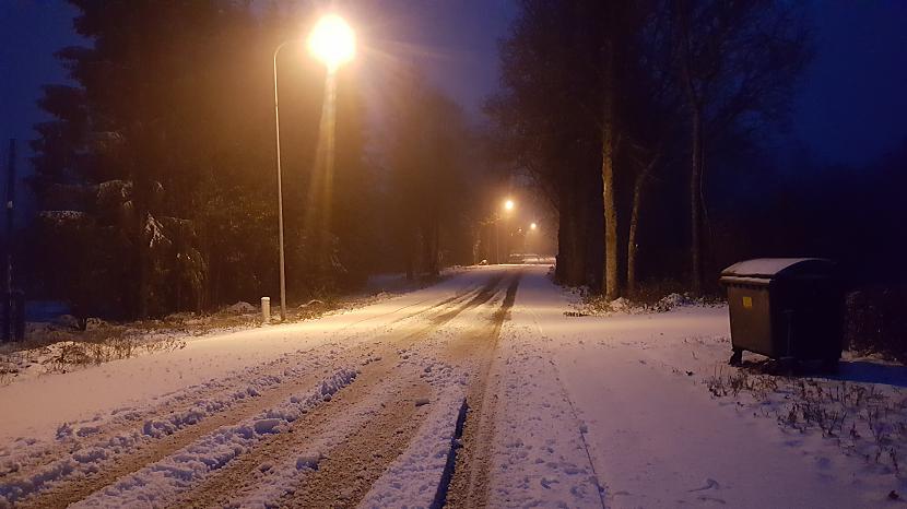 Starp Madonu un Gaiziņu... Autors: EV1TA Latvijā pirmais sniegs. Pievieno arī savu attēlu!