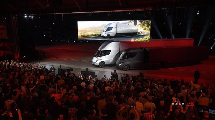 Pēc pascarona Elona Maska... Autors: The Next Tech Tesla jaunais "Semi" un jauns Roadster superauto bonusā