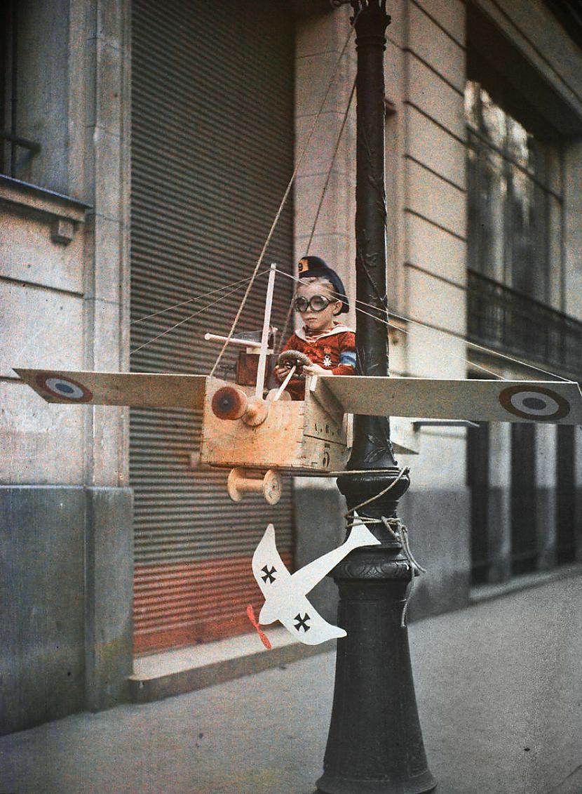 Grenata ielas armija 1915 g Autors: Lestets Senākās krāsainās fotogrāfijas un pasaule tajās pirms 100 gadiem