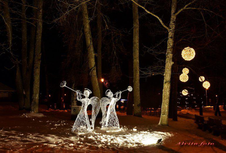 Alūksne Autors: valmora Ziemassvētku rotājumi Latvijas pilsētās. Svētki tuvojas...