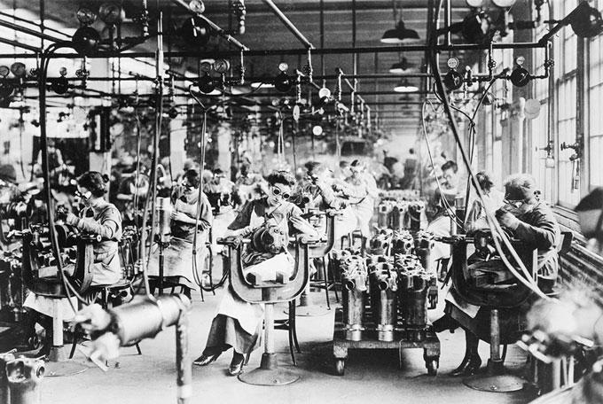 Sievietes strādā Lincoln Motor... Autors: Lestets 1. pasaules kara ieroči un tehnoloģijas | 1. daļa