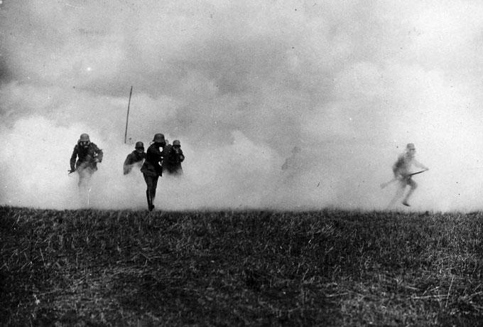 Gāzes uzbrukums kaujas laikā... Autors: Lestets 1. pasaules kara ieroči un tehnoloģijas | 2. daļa