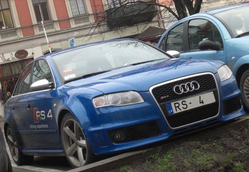 Audi RS4 Sedan 2008 gads Autors: LGPZLV Kādas dārgas mašīnas uz Latvijas ceļiem bija PIRMS 10 GADIEM!