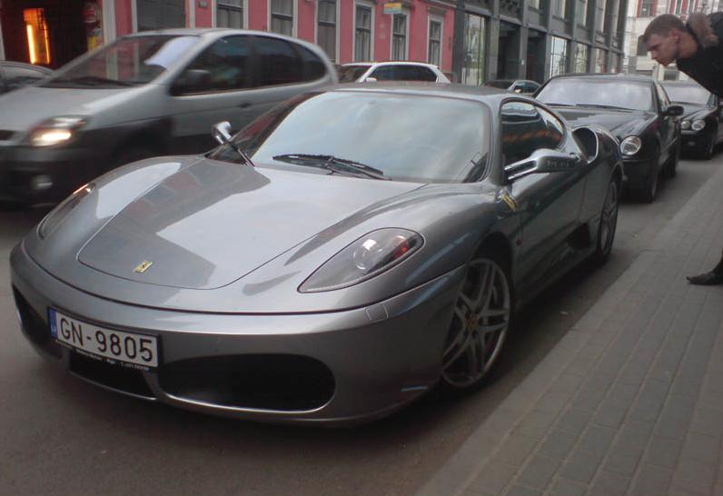 Ferrari F430 2008 gads Autors: LGPZLV Kādas dārgas mašīnas uz Latvijas ceļiem bija PIRMS 10 GADIEM!