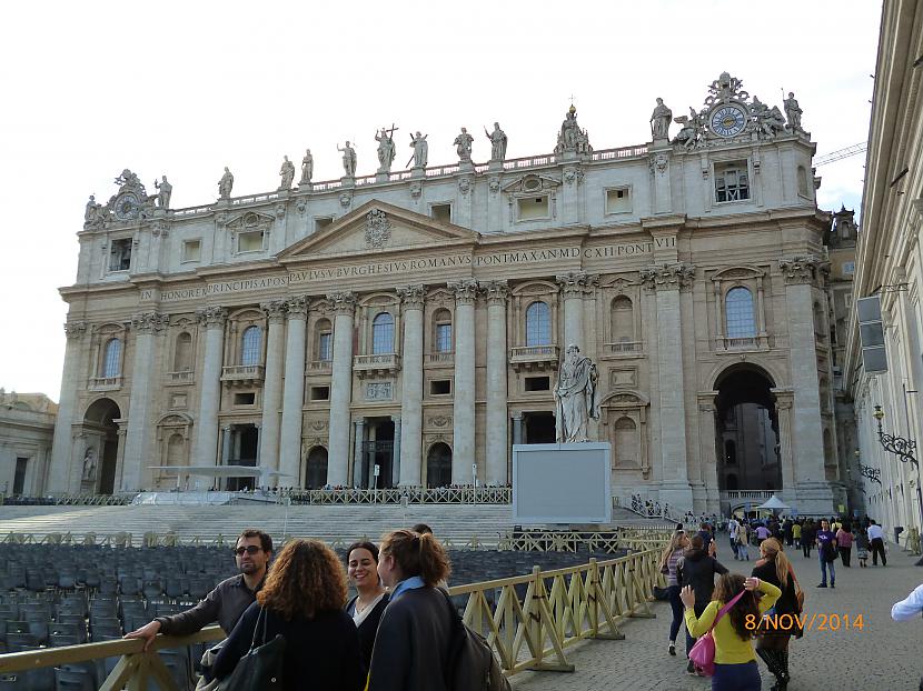  Autors: turistsr@speles Vatikāns ar tā cietoksni St. Angelo un DaVinči muzejs, Roma, Itālija :)