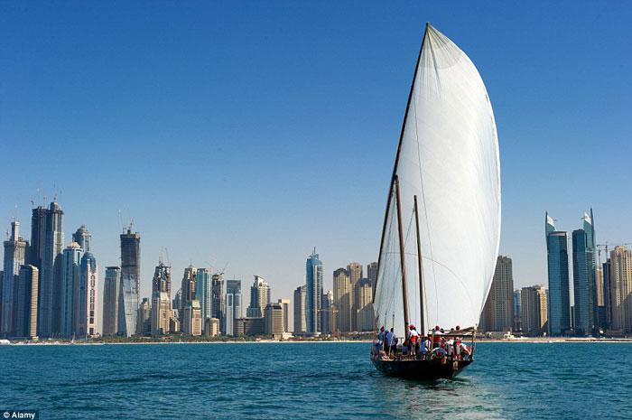 Tradicionālās dhow sacensības Autors: Lestets Apskaties, kā izskatījās Dubaija pirms naftas atklāšanas 20. gadsimtā