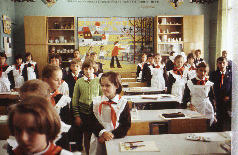 Saburzīts saplīsis vai  vēl... Autors: Charged 25 lietas, kuras atcerēsies tikai tie, kas gājuši skolā Padomju Savienībā