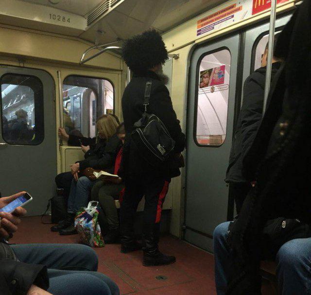 Jo lielāka cepure jo augstāks... Autors: Latvian Revenger Krievijas metro - visstilīgākie cilvēki mīt šeit!