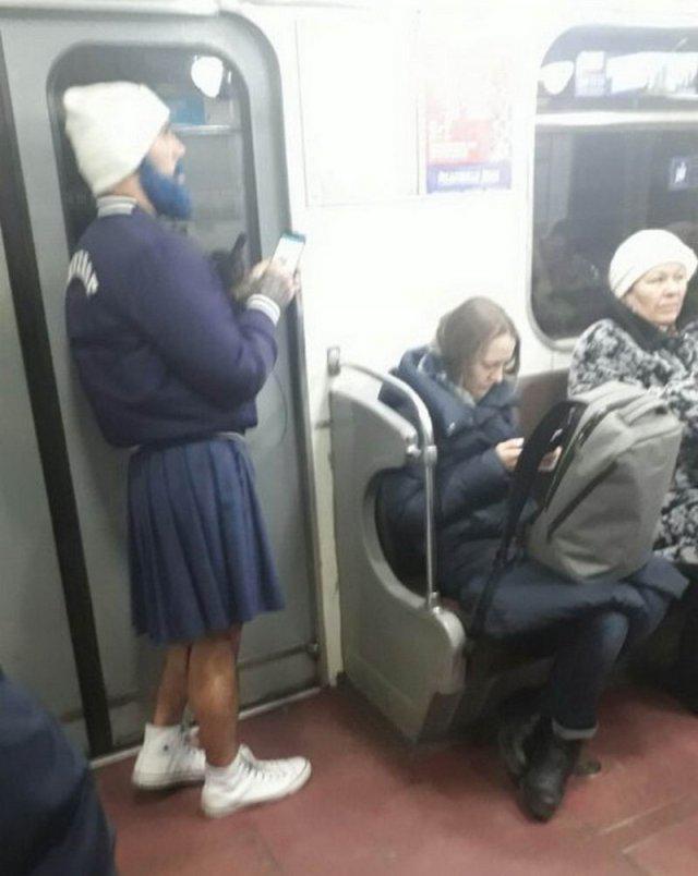 Zila bārda zili svārki  viņam... Autors: Latvian Revenger Krievijas metro - visstilīgākie cilvēki mīt šeit!