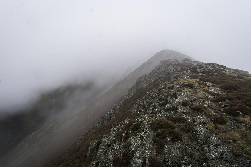 Skats virsotnes virzienā Autors: Fosilija Blencathra via Sharp Edge
