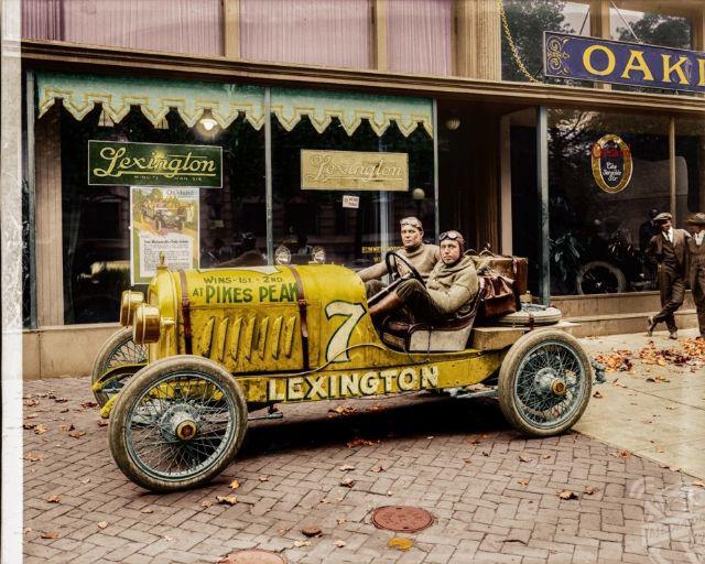 Otto Lescaronē un Mehāniķis ar... Autors: Lestets Pirmo automobīļu un motociklu krāsotās fotogrāfijas no 20. gs. sākuma