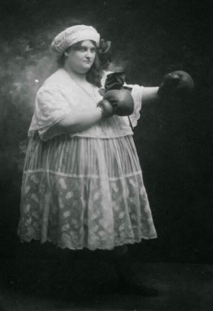 Hetija Madersa kas ieguva... Autors: Lestets Senākās sieviešu boksa fotogrāfijas