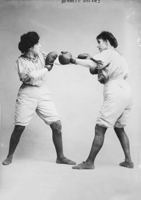 Bennetu māsas boksējoties Autors: Lestets Senākās sieviešu boksa fotogrāfijas