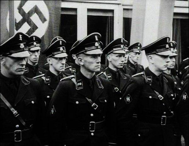 Formastērpu izgudro... Autors: Artefakts Gestapo - cīņā pret nacistu ienaidniekiem