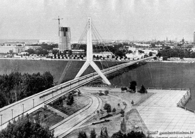 Viens no konkursā... Autors: ĶerCiet Bildes no Vanšu tilta celtniecības 1977/81. gadā