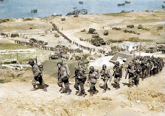 Papildspēku ierascaronanās no... Autors: Lestets D-diena krāsās: Sabiedroto izcelšanās Normandijā iekrāsotās fotogrāfijās
