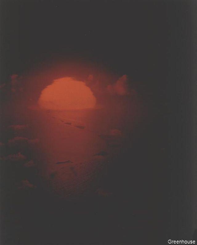 Enevetakas atols 1951 g Autors: Lestets Atombumbu sprādzienu izmēģinājumi krāsainās fotogrāfijās