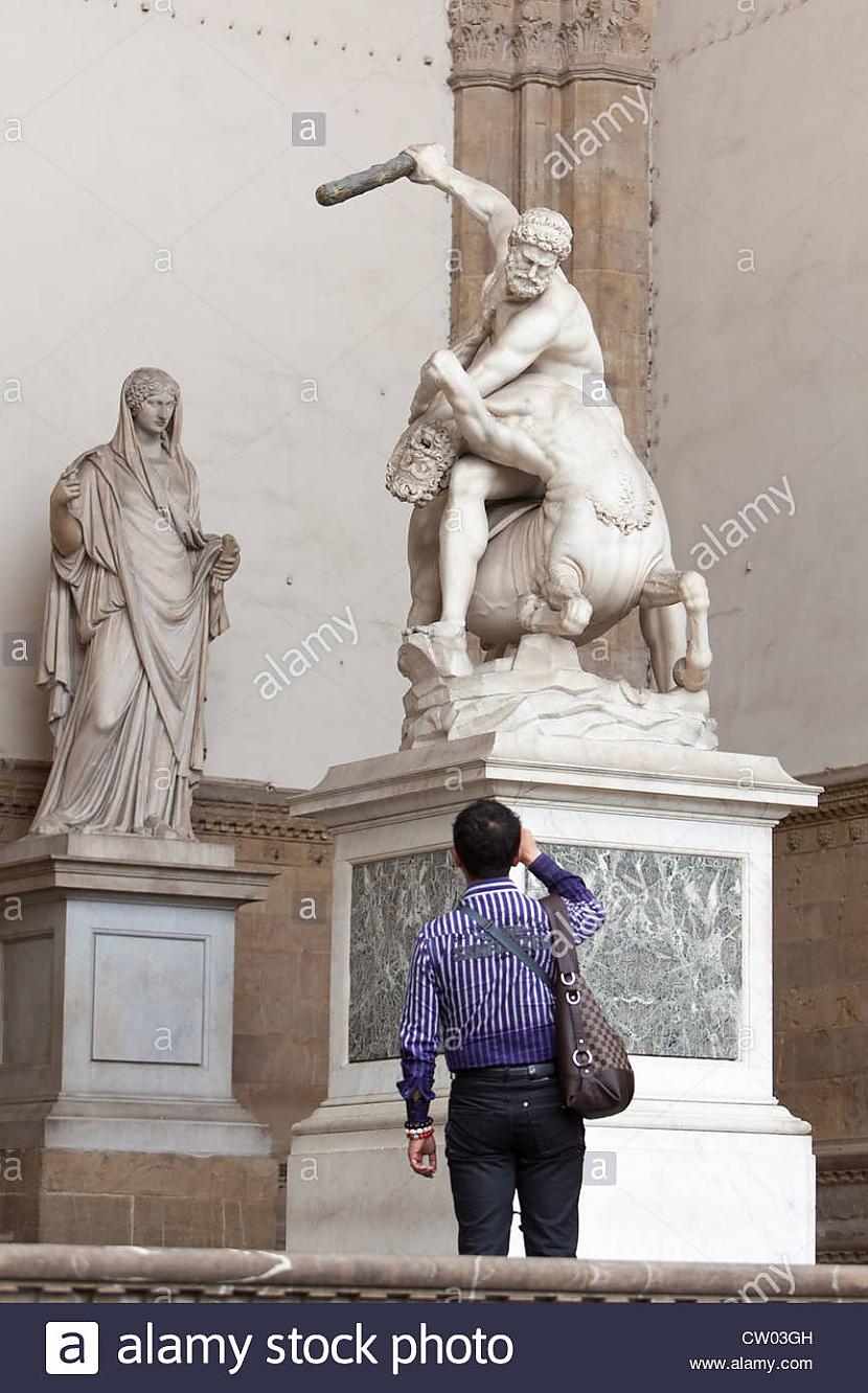 Herkulesa gleznas nav tik... Autors: ĶerCiet 7 interesanti fakti par slavenu mākslinieku gleznām, freskām un skulptūrām