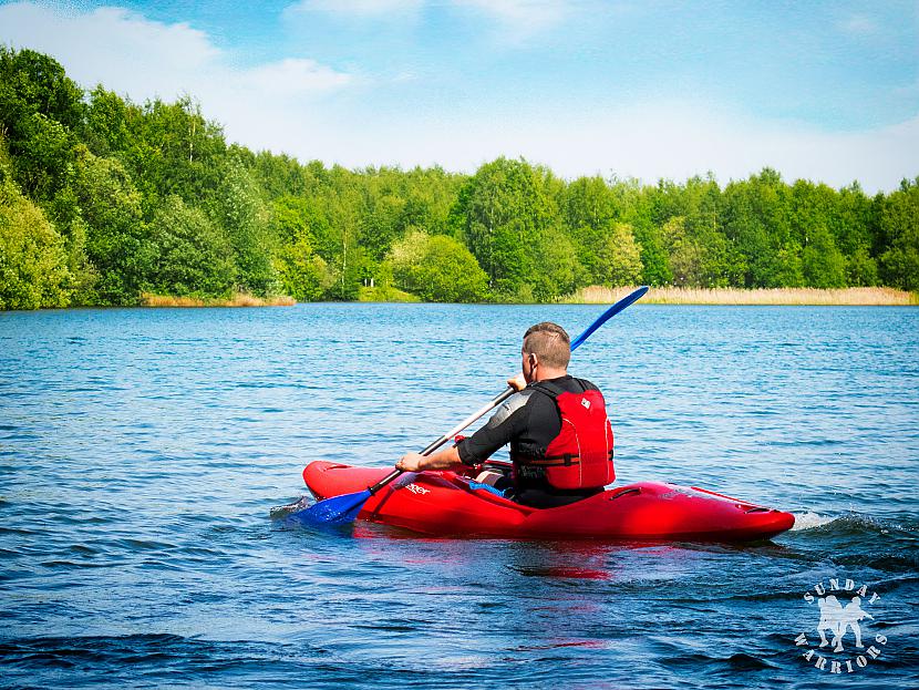  Autors: The Travel Snap Kā pavadīt superīgu dienu uz ūdens?!  (Kanoe/Kajaki un Airu dēļi)