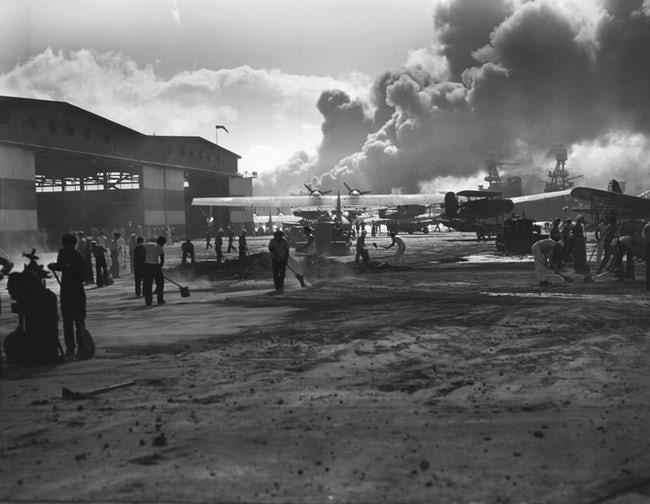Japāņu bombardēscaronanas... Autors: Altenzo 24 attēli no Pērlhārboras uzbrukuma