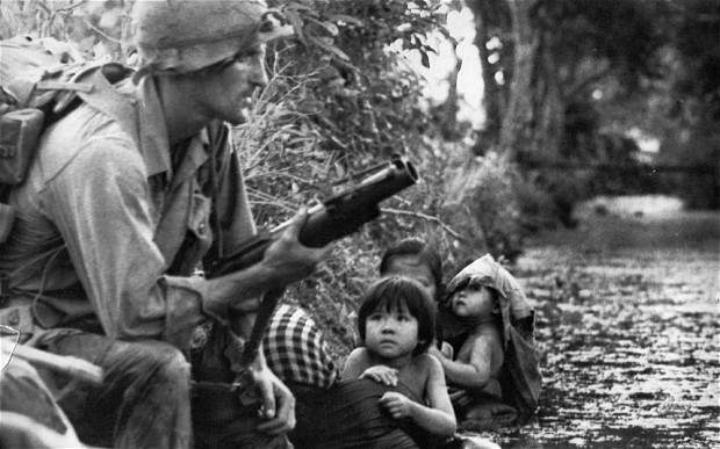Vjetnamas bērniKara laikā mira... Autors: Lestets Vjetnamas karš: nepārveidotas bildes no kaujas lauka