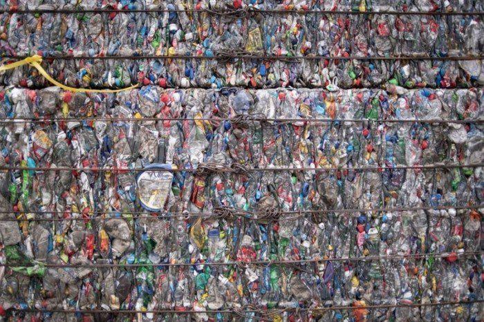  Autors: Fosilija Planēta ātri vien varētu iet postā zem plastmasas atkritumiem!