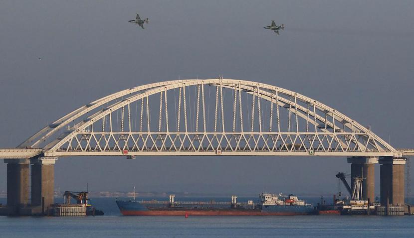 Veicot uz kuģa Berdjansk... Autors: Spīdola Kursīte Kremlis turpina saasināt situāciju Azovas jūrā: tiek provocēta Kijeva