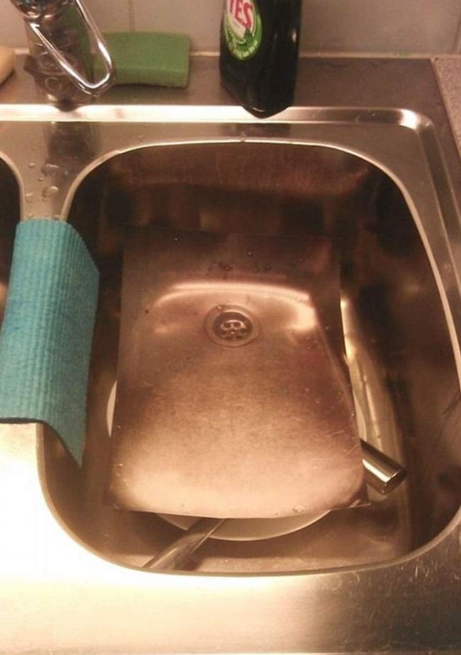 Ja nevēlies mazgāt traukus... Autors: zzcepums 23 padomi, kas nedaudz atvieglo dzīvi.