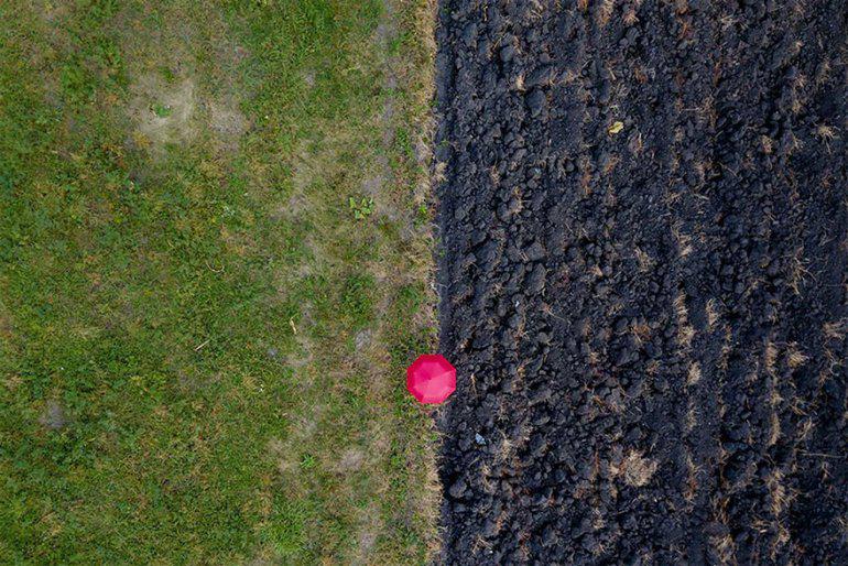 Sarkanais lietussargs Autors: zeminem 20 labākās dronu fotogrāfijas no 2018. gada. Iespaidīgi kadri!