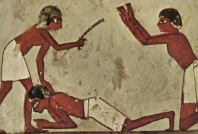 Aizdomās turamie tika sisti... Autors: Testu vecis Veidi, kā Senajā Ēgiptē izmeklēja un atrisināja noziegumus